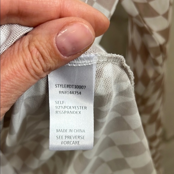 DAVI & DANI Tan and White Graphic Fitted Blouse - Picture 3 of 7